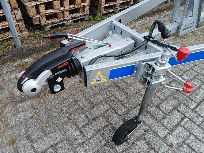 17558744542884952312725422242115